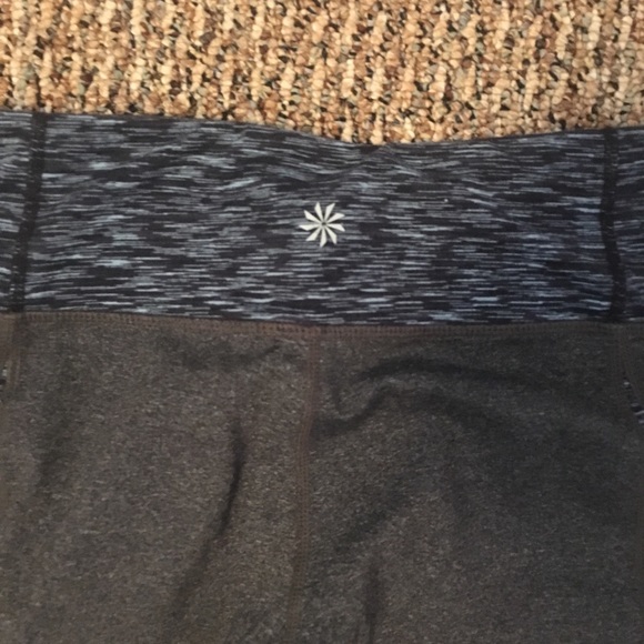 Athletaa cropped gray and blue leggings - Picture 4 of 4